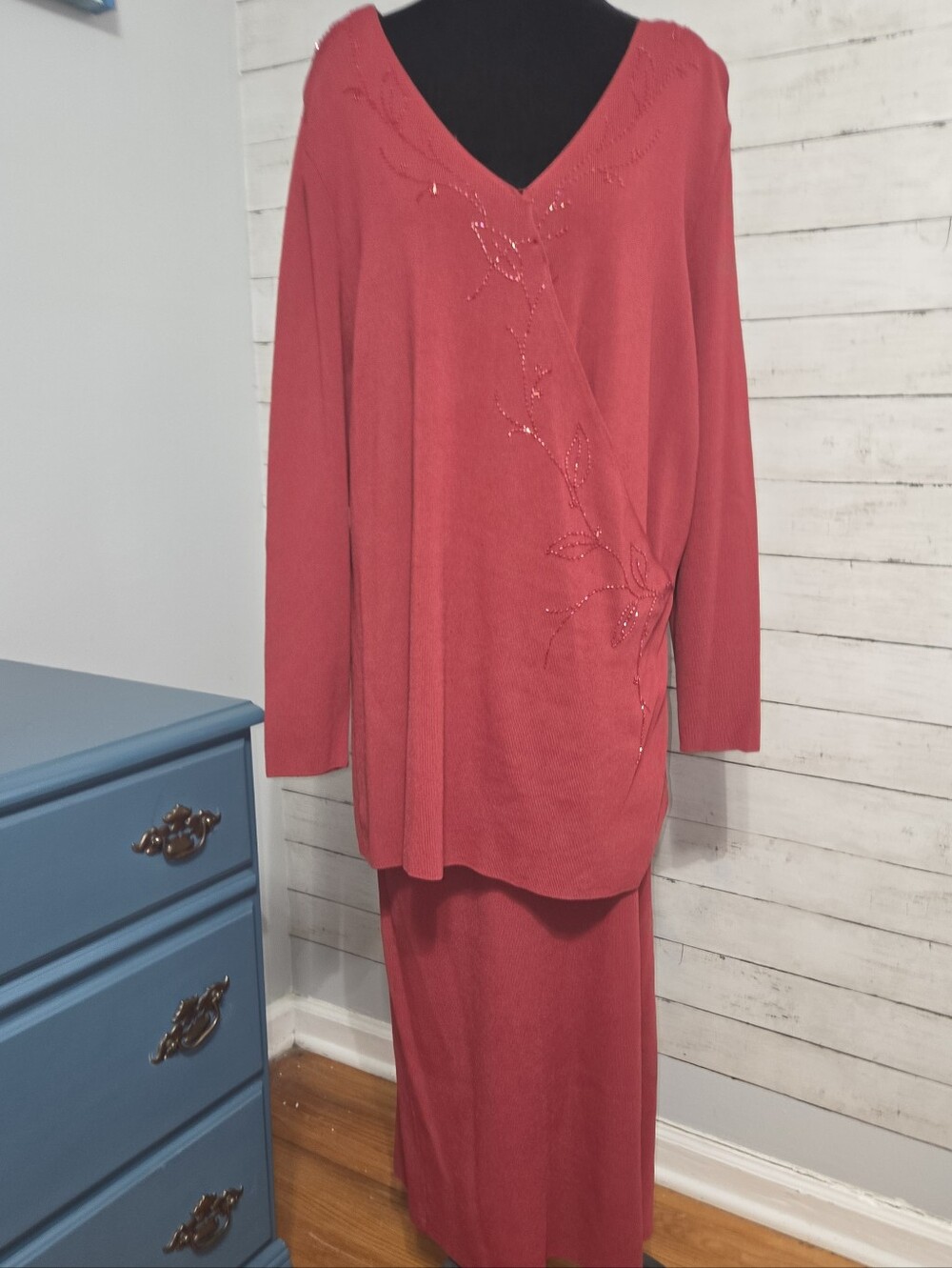 Adrianna Papell Women's 2X Red Two-Piece Skirt Set with V-Neck Beaded Accent